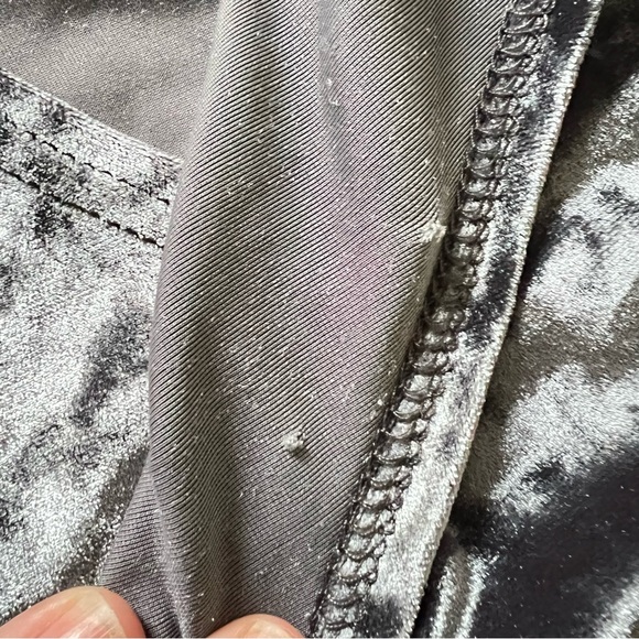 ACCOMPLICE Velvet Holiday Party Top Size Medium - Picture 14 of 15